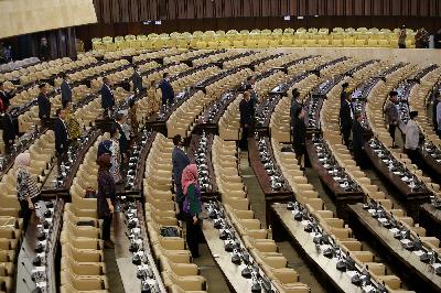 Anggota DPR RI mengikuti rapat paripurna ke-17 Masa Persidangan IV tahun Sidang 2019-2020 di Kompleks Parlemen Senayan, Jakarta, 18 Juni 2020. TEMPO/m Taufan Rengganis