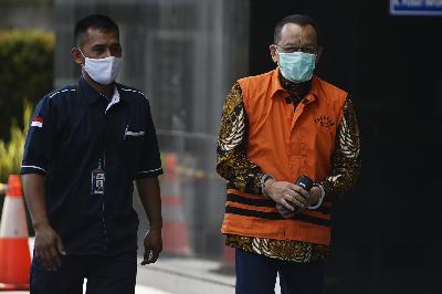 Tersangka mantan Sekretaris Mahkamah Agung Nurhadi menjalani pemeriksaan di gedung Komisi Pemberantasan Korupsi, Jakarta, 17 Juni 2020. TEMPO/Imam Sukamto
