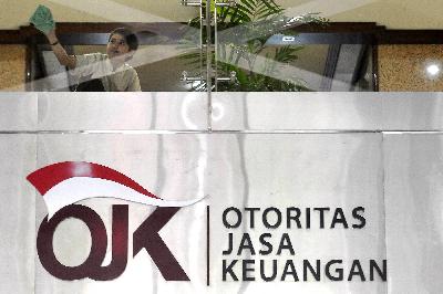 Kantor Otoritas Jasa Keuangan (OJK), Jakarta. OJK bersiap menyetorkan daftar calon Bank Jangkar. Tempo/Tony Hartawan