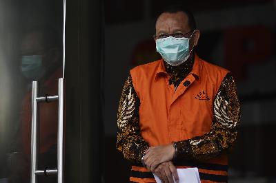 Tersangka mantan Sekretaris Mahkamah Agung Nurhadi, seusai menjalani pemeriksaan, di gedung Komisi Pemberantasan Korupsi, Jakarta,  17 Juni 2020. TEMPO/Imam Sukamto