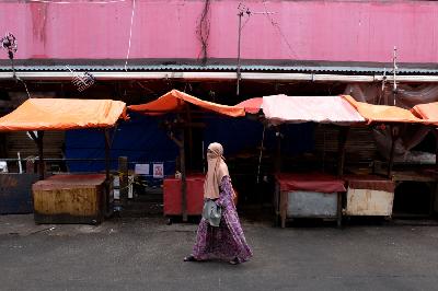 Lapak pedagang yang tutup di Pasar Kebayoran Lama, Jakarta, 19 Juni 2020.  TEMPO/Hilman Fathurrahma W