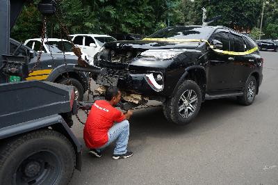 Barang bukti berupa mobil dihadirkan saat rilis kasus premanisme oleh kelompok John Kei di Polda Metro Jaya, Jakarta, 22 Juni 2020. TEMPO/Muhammad Hidayat