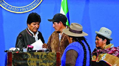 Evo Morales saat mengungumkan pengunduran dirinya sebagai Presiden Bolivia, November 2019./Carlos Garcia Rawlins/Reuters