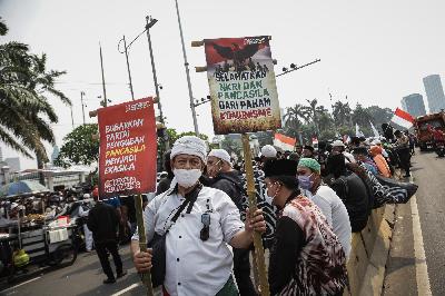 Unjuk rasa menolak RUU Haluan Ideologi Pancasila (HIP) di depan Gedung DPR/MPR, Jakarta, 24 Juni 2020.  TEMPO/M Taufan Rengganis
