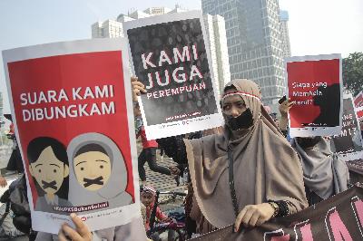 Aksi diam menolak RUU PKS di Bundaran HI, Jakarta, April 2019.  TEMPO/Muhammad Hidayat