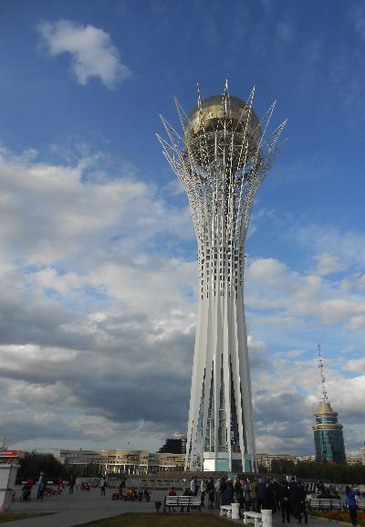 Menara Bayterek di Jalan Raya Nurzhol, Nur-Sultan, Kazakhstan. Foto-foto:Anton Kurnia