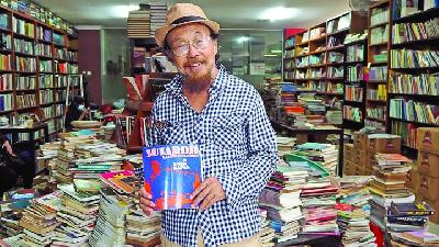 Sutardji Calzoum Bachri, Sastrawan Indonesia yang dikenal sebagai penyair angkatan 1970-an saat ditemui di Taman Ismail Marzuki Jakarta, 01 Juli 2020./TEMPO/Nurdiansah
