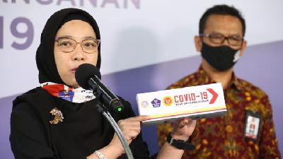 Peneliti Universitas Airlangga Dokter Purwati menunjukan kombinasi obat berlabel Covid-19 di Media Center Gugus Tugas Nasional, Jakarta, 12 Juni 2020./HUMAS BNPB/Dume Harjuti Sinaga