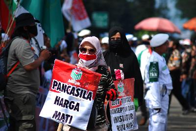 Aksi menolak RUU HIP di depan Gedung Sate, Bandung, 5 Juli 2020. TEMPO/Prima mulia
