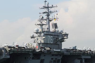 Kapal induk Angkatan Laut AS, USS Ronald Reagan d Hong Kong, Cina, 2018. REUTERS/Yuyang Wang