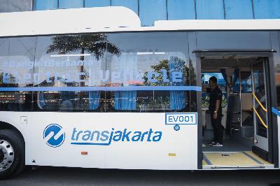 Uji coba bus listrik di kantor Pusat Transjakarta, Jakarta, 6 Juli 2020.  TEMPO/M Taufan Rengganis
