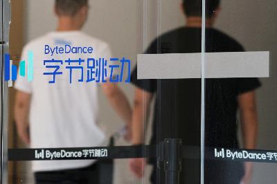 Logo Bytedance (pemilik aplikasi TikTok) di pusat perkantoran Beijing, Cina, 7 Juli 2020.  REUTERS/Thomas Suen