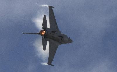 F-16 milik Amerika Serikat. REUTERS/Albeiro Lopera