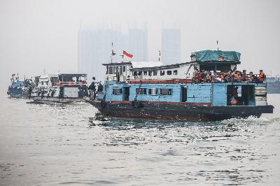 Kapal penumpang berangkat menuju tempat wisata Kepulauan Seribu di Pelabuhan Kali Adem, Muara Angke, Jakarta, 4 Juli 2020. ANTARA/Rivan Awal Lingga