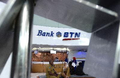 Aktivitas perbankan di kantor pusat Bank Tabungan Negara (BTN), Jakarta. TEMPO/Tony Hartawan