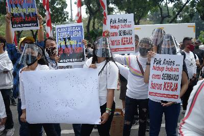 Aliansi Pekerja Hiburan melakukan aksi di depan Balaikota Jakarta, 21 Juli 2020. TEMPO/Muhammad Hidayat