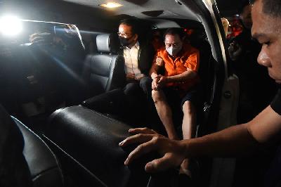 Buron kasus korupsi pengalihan hak tagih Bank Bali, Joko Tjandra, tiba di Bandar Udara Halim Perdanakusuma, Jakarta, Kamis lalu.