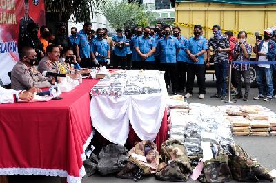 Konferensi pers terkait rilis kasus pengungkapan jaringan narkotika lintas Sumatera-Jawa di Polres Metro Jakarta Selatan, 3 Agustus 2020. TEMPO/Hilman Fathurrahman W