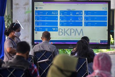 Pengurusan perizinan usaha di ruang Pelayanan Terpadu Satu Pintu pusat di gedung BKPM, Jakarta, 23 Juli lalu.