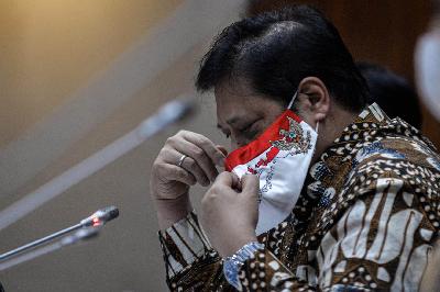 Menko Perekonomian Airlangga Hartarto menyampaikan keterangan terkait perekonomian nasional di masa pandemi COVID-19 di Jakarta, 5 Agustus 2020. Tempo/Tony Hartawan