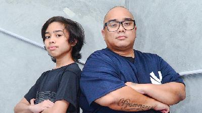 Igor Saykoji bersama putranya Aaron Miguel Penyami, Jakarta 04 Agustus 2020.
TEMPO/STR/Nurdiansah