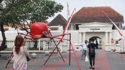 Karya pematung Lutse Lambert Daniel Morin dalam pameran bertajuk Jaring Artropoda di Museum Benteng Vredeburg, Jogjakarta, 3 Agustus 2020. TEMPO/Shinta Maharani