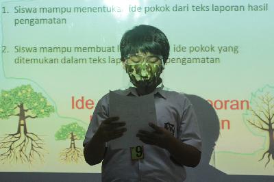Proses belajar dengan tatap muka di kelas SDN 06 Pekayon Jaya, Bekasi, Jawa Barat, 3 Agustus 2020. TEMPO/Hilman Fathurrahman W