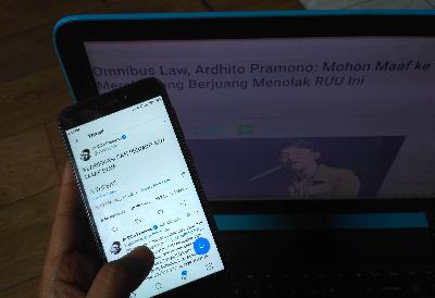 Klarifikasi dan permintaan maaf musisi Ardhito Pramono terkait konten Instagram terkait RUU Omnibus Law melalui akun Twitter miliknya di Jakarta, 14 Agustus 2020. TEMPO/Nita Dian