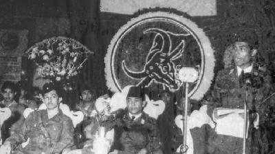 Perayaan satu tahun Barisan Banteng yang dihadiri Presiden Soekarno dan Panglima Besar Jendral Soedirman di Solo, Desember 1946. Dok. Keluarga