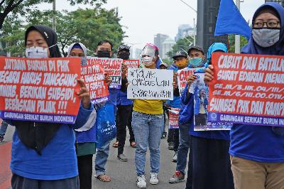 Aksi menolak pengesahan RUU Omnibus Law Cipta Kerja di kawasan Senayan, Jakarta, 14 Agustus 2020. TEMPO/Muhammad Hidayat