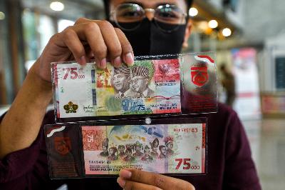 Uang pecahan Rp 75 ribu sebelum serah terima di kantor pusat Bank Indonesia, Jakarta, 18 Agustus 2020. Tempo/Tony Hartawan
