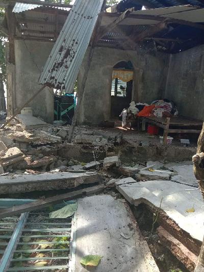 Bangunan rusak akibat gempa di Masbate, Filipina, 18 Agustus 2020. Philippine Red Cros Masbate/ Handout via REUTERS