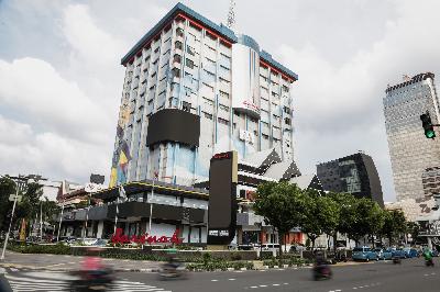 Gedung pusat perbelanjaan Sarinah yang akan direnovasi di kawasan Thamrin, Jakarta, 11 Mei 2020. TEMPO/M Taufan Rengganis