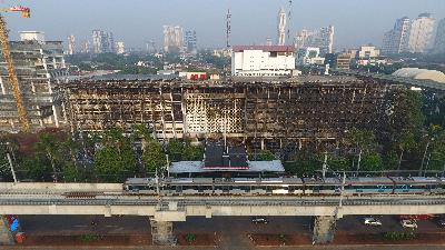 Bangunan gedung utama Kejaksaan Agung setelah terbakar Sabtu lalu di Jakarta, 24 Agustus 2020. TEMPO/Subekti