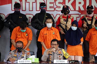 Kapolda Metro Jaya Irjen Pol Nana Sudjana memberikan keterangan pers dalam rilis kasus penembakan pengusaha pelayaran di Mapolda Metro Jaya, Jakarta, 24 Agustus 2020.  TEMPO/M Taufan Rengganis