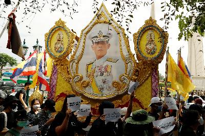 Protes terhadap King Maha Vajiralongkorn di Bangkok, Thailand, 26 Agustus 2020. REUTERS/Jorge Silva