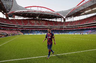 Pemain Barcelona, Lionel Messi di Estadio da Luz, Lisbon, Portugal, 14 Agustus 2020. Manu Fernandez/Pool via REUTERS