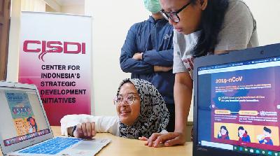 Aktiviitas di kantor LSM CISDI ( Center for Indonesia Strategic Development Intiatives), Jakarta, Maret 2020. TEMPO/Nurdiansah