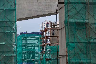 Pembangunan jalan tol Sunter-Pulo Gebang di kawasan Kelapa Gading, Jakarta, 9 April 2020. Tempo/Tony Hartawan