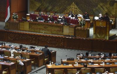 Rapat Paripurna DPR membahas Rancangan Undang-Undang tentang Mahkamah Konstitusi di Kompleks Parlemen, Senayan, Jakarta, 1 September 2020. ANTARA/Akbar Nugroho Gumay