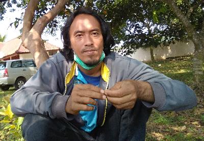 Penyelundup burung kicau Sumatera, Diah Bayu, 42 tahun, di Bandar Lampung, 6 Juli 2020. (foto: TEMPO/Mustafa Silalahi)