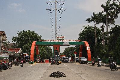 Gerbang masuk menuju Kawasan Industri Pulogadung (KIP), Jakarta. Dok Tempo/Dhemas Reviyanto Atmodjo