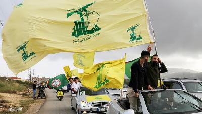 Pendukung Hizbullah mengenang tewasnya pejuang Libanon di Marjayun, Libanon, Mei 2018. Reuters/Aziz Taher