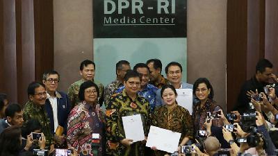 Ketua DPR RI Puan Maharani memberikan keterangan pers seusai menerima surat presiden dan draf RUU Omnibus Law Cipta Kerja di kompleks Gedung MPR/DPR/DPD, Senayan, Jakarta, 12 Februari lalu. TEMPO/M Taufan Rengganis