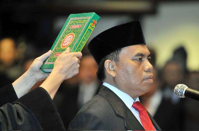 Saefullah saat dilantik sebagai Sekretaris Darah DKI Jakarta di gedung Balai Kota DKI Jakarta, 2014.  Dokumentasi TEMPO/Dasril Roszandi
