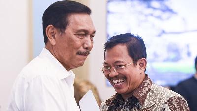 Luhut Binsar Pandjaitan dan Terawan Agus Putranto sebelum mengikuti rapat terbatas di Istana Bogor, Jawa Barat, 4 Februari 2020.