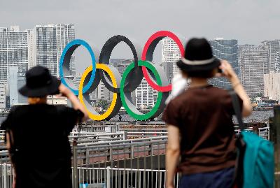 Lambang olimpiade di Odaiba Marine Park, Tokyo, Jepang, 6 Agustus 2020. REUTERS/Kim Kyung-Hoon