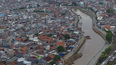 Aliran Sungai Ciliwung di Kampung Pulo, Jakarta, 22 September 2020. TEMPO/Subekti.