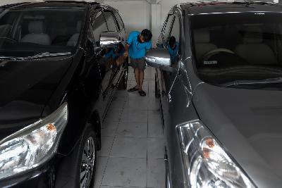 Penjualan mobil saat pandemi di Pasar Mobil Kemayoran, Jakarta, 2 Juni 2020. Tempo/Tony Hartawan