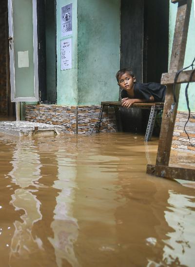 Banjir di Kebon Pala, Jatinegara, Jakarta, 22 September 2020. ANTARA/Galih Pradipta